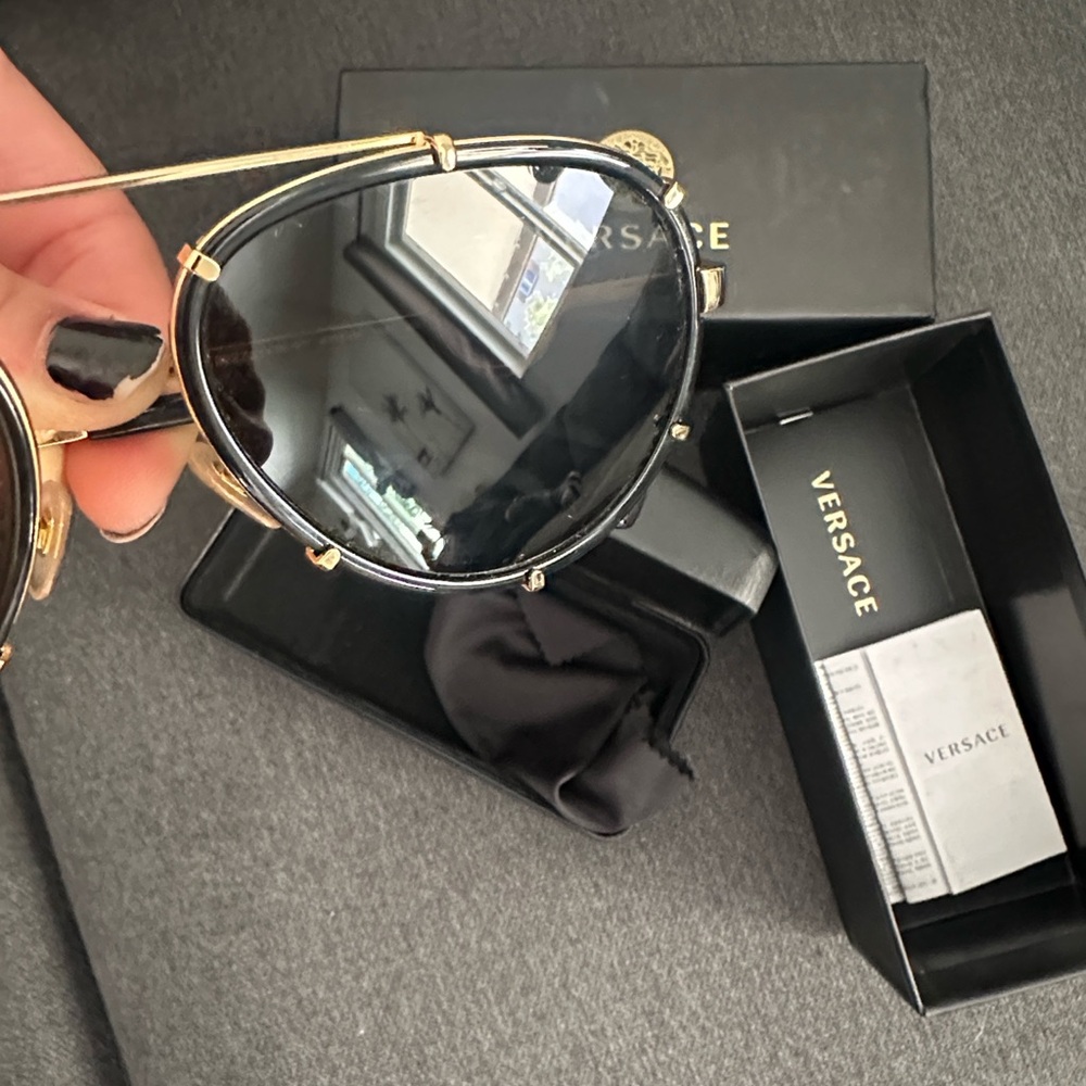 Versace & Gucci Sunglasses Bundle - image 8